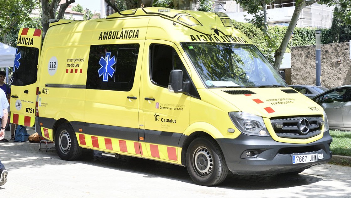 Una ambulancia del Sistema de Emergencias Médicas se desplazó hasta el lugar del suceso. Archivo.