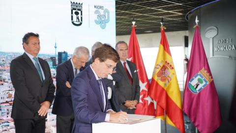 José Luis Martínez-Almeida, alcalde de Madrid, este lunes, durante la presentación de Madrid 360 Solar.