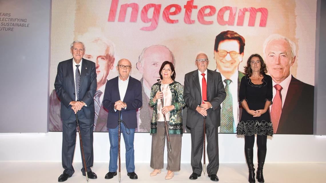 Representantes de la cuatro familias fundadoras de Ingeteam, en el acto del 50 aniversario.
