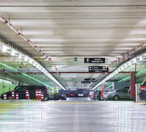 Detalle de la iluminación en el aparcamiento público de Serrano Park, en Madrid, que cuenta con soluciones de Airfal.