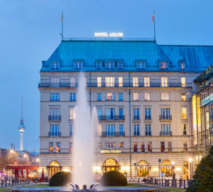 Vista exterior del Hotel Adlon Kempinski en Berlín (Alemania).