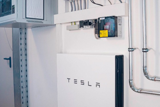Loxone autoconsumo miniserver baterias Tesla