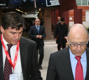 Antoni Cañete, junto a Cristóbal Montoro, ministro de
