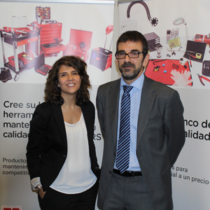 Lucía López, jefa de producto para Iberia e Italia en RS Components Iberia, y Carlos Marrodán,