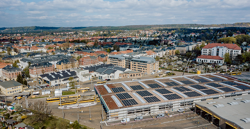 Solarwatt techo fotovoltaico estacion tranvia Dresde