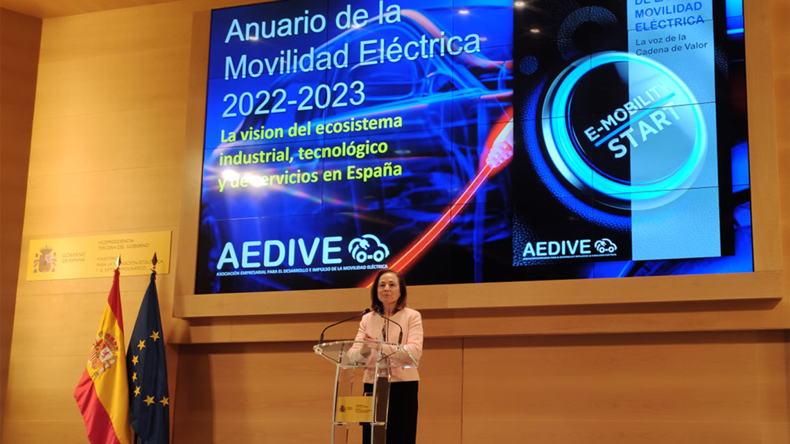 Presentación del Anuario de Movilidad Eléctrica de AEDIVE, Isabel del Olmo, del IDAE