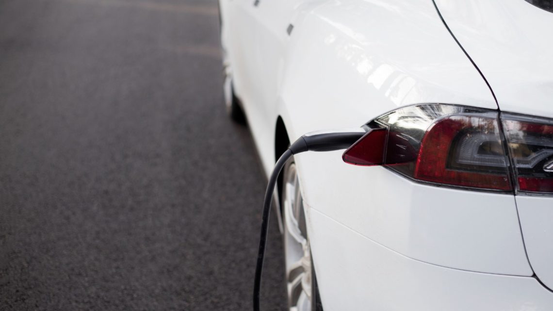 Selectra ha tomado como referencia el Tesla Model 3 y el Nissan Leaf.