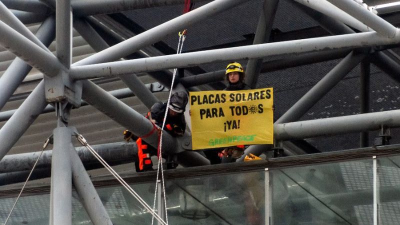 Greenpeace contra las eléctricas: pide a la CNMC que intervenga para evitar el bloqueo al autoconsumo colectivo.
