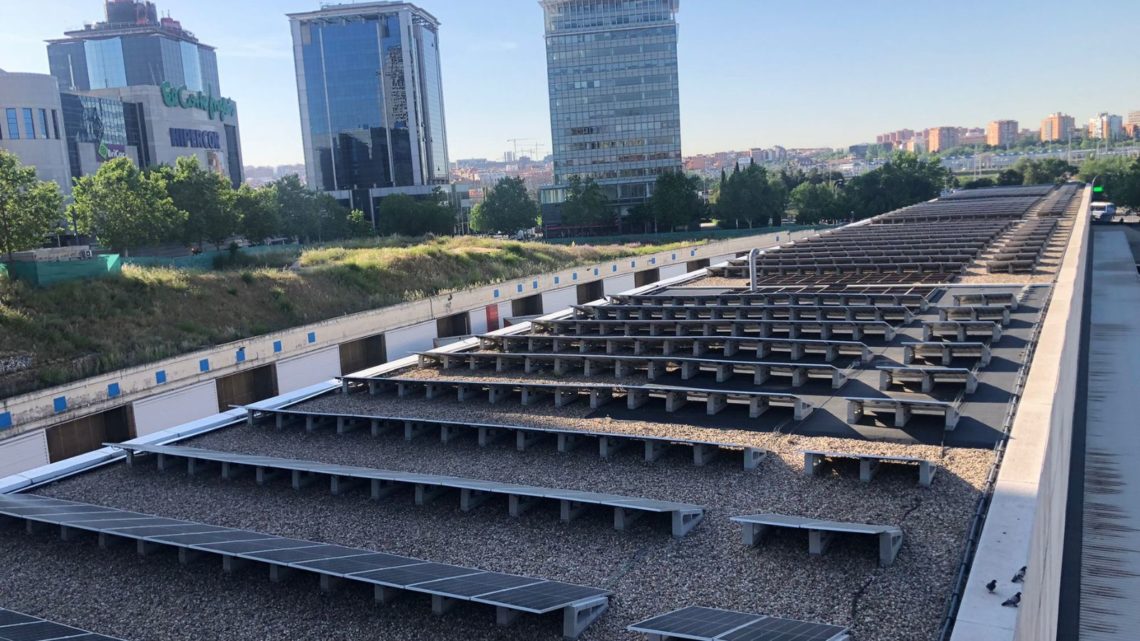 Paneles solares en la Estación Sur de Autobuses de Madrid