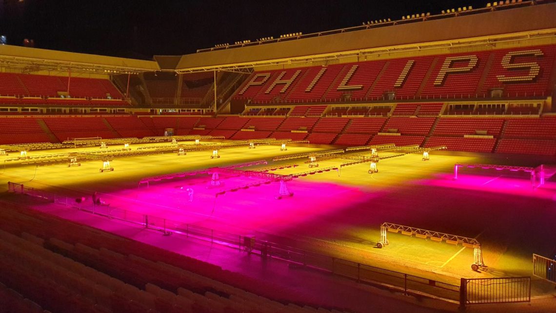 El PSV Eindhoven escoge la iluminación Philips led para su césped.