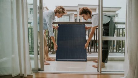 Repsol y Telefónica lanzan paneles solares autoinstalables a través de su empresa conjunta Solar360.