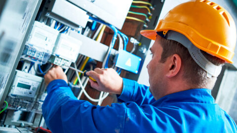FENIE, servicio de permisos de trabajo para electricistas extranjeros